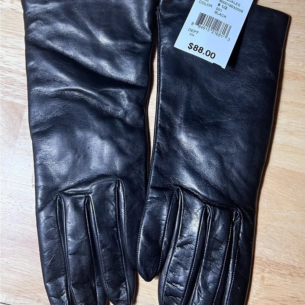 Size 6 1/2 NEW Bloomingdale's Black Leather Gloves with Cashmere Lining $88 - Picture 2 of 7